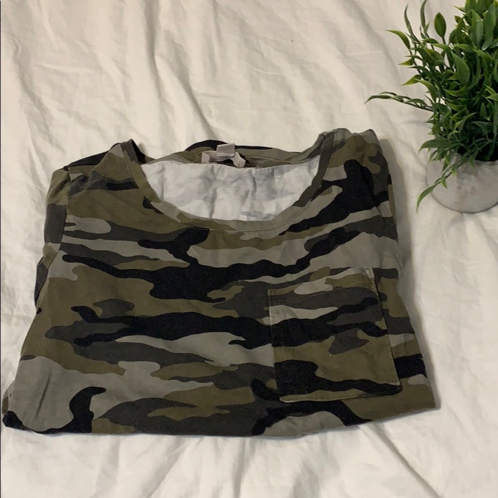 ✨2/20✨Camo T- Shirt